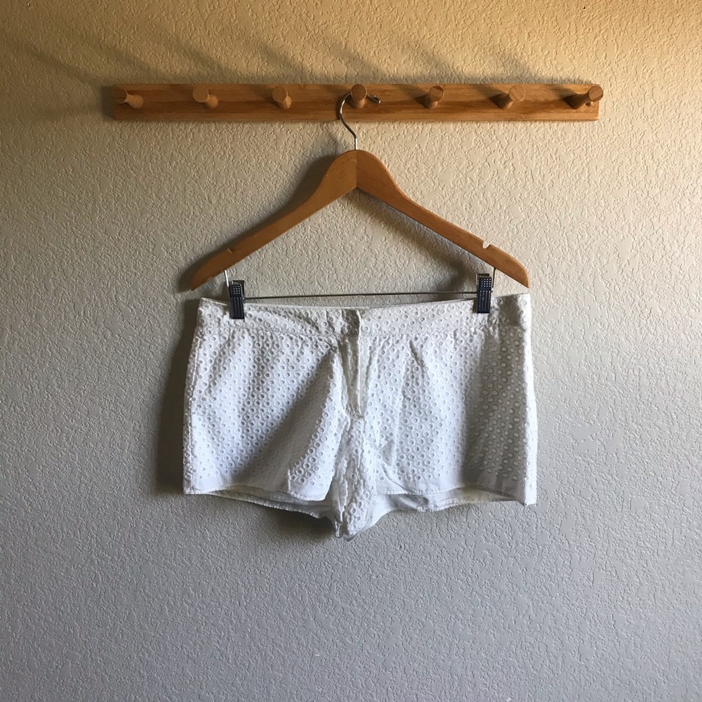 ❄️ 5 for $10 ❄️ White Eyelet Shorts